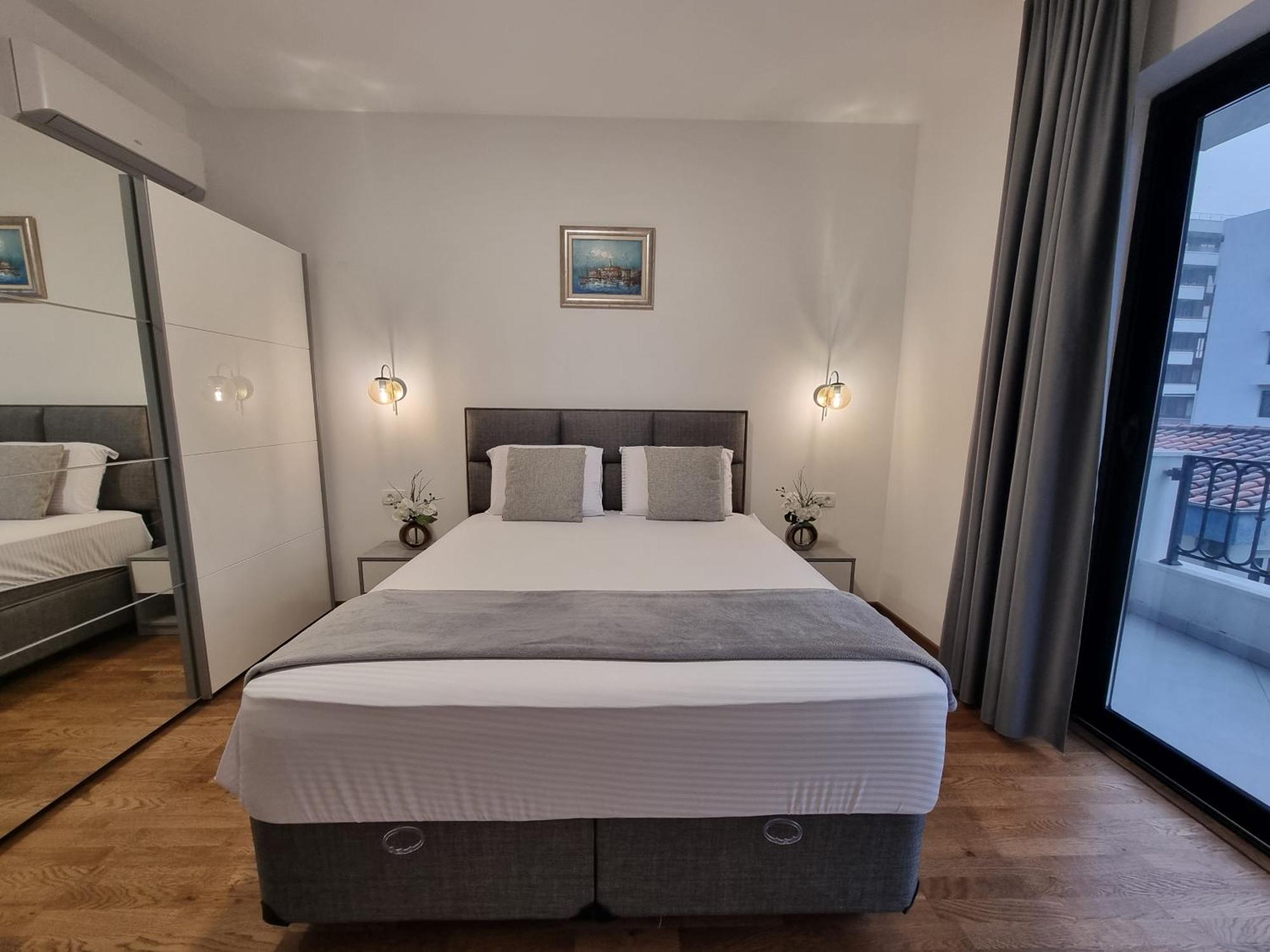 Adriatic Apartments Будва Екстер'єр фото
